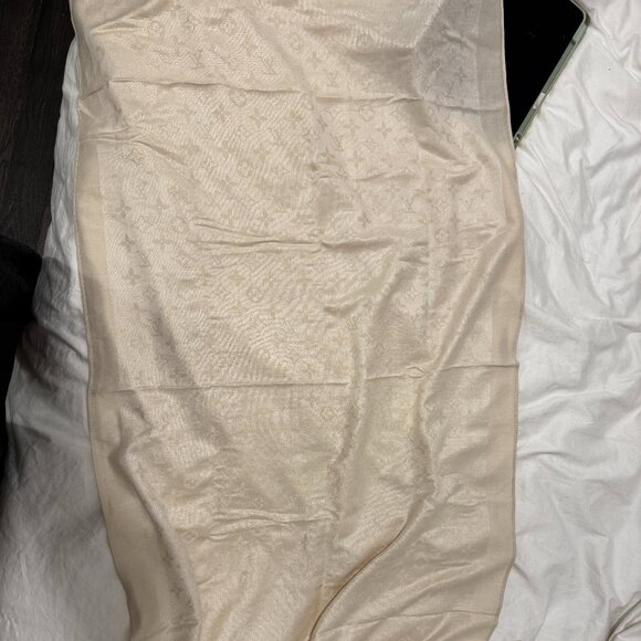 Authentic Louis Vuitton monogram cream scarf - Picture 6 of 7